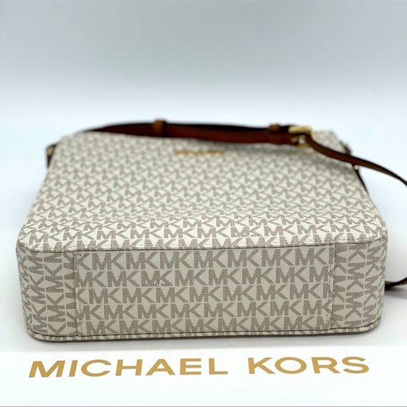 Michael Kors Large Messenger Bag Vanilla - Picture 5 of 13